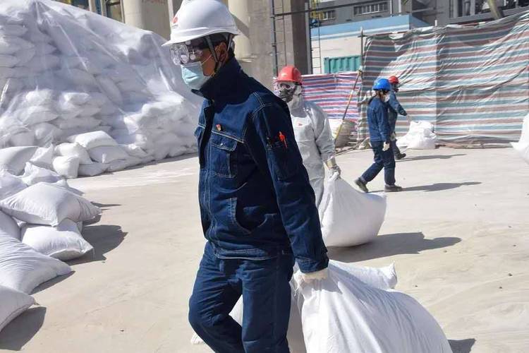 冷箱填充與分餾塔填充中的珠光砂應用及珍珠巖除渣劑生產探析